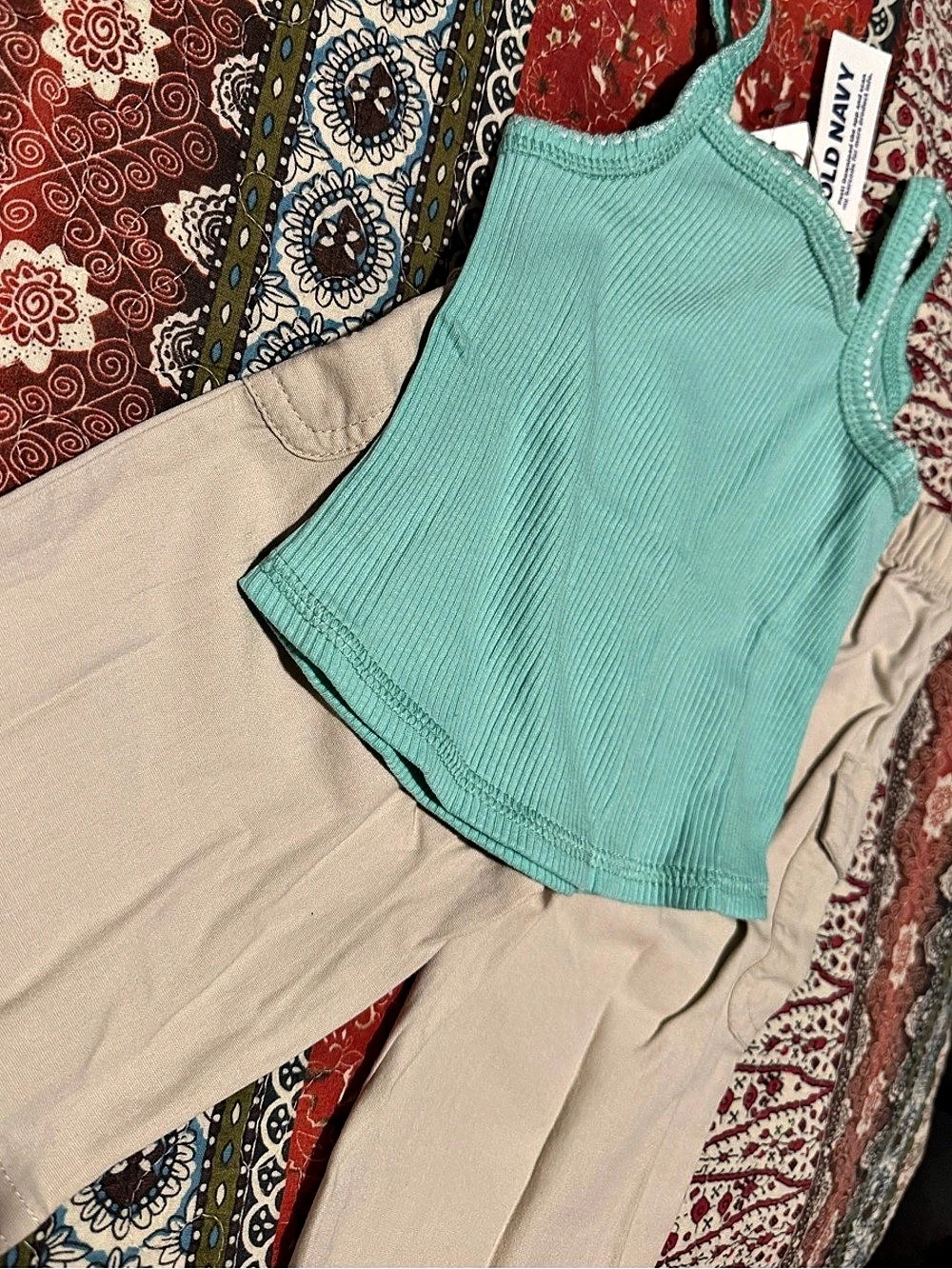 Old Navy Ribbed Teal Cami Tank with White Scalloped Stitching and Tan Cargo Pant